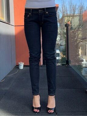 A|X Armani Exchange sz 28 low rise skinny jeans